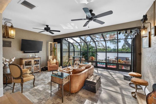 978 SAN CARLOS COURT NE, St Petersburg, FL 33702