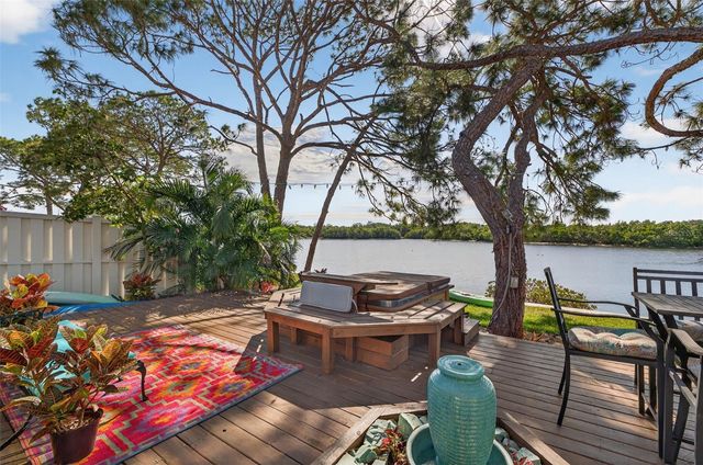 978 SAN CARLOS COURT NE, St Petersburg, FL 33702