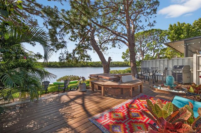 978 SAN CARLOS COURT NE, St Petersburg, FL 33702