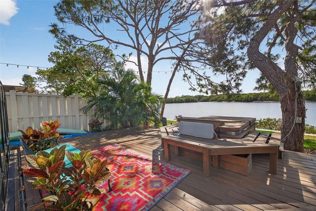 978 SAN CARLOS COURT NE, St Petersburg, FL 33702