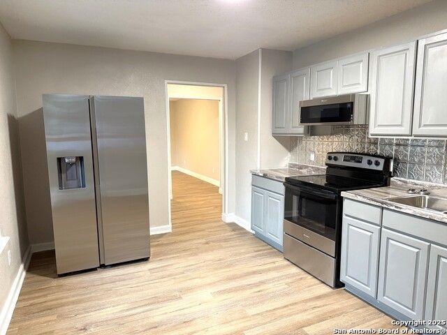 1212 Fairview Dr, Beeville, TX 78102