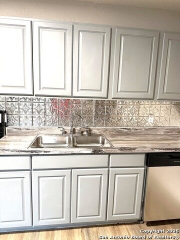 1212 Fairview Dr, Beeville, TX 78102