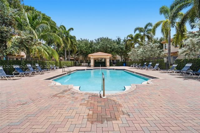 4758 Cypress St, Coconut Creek, FL 33073