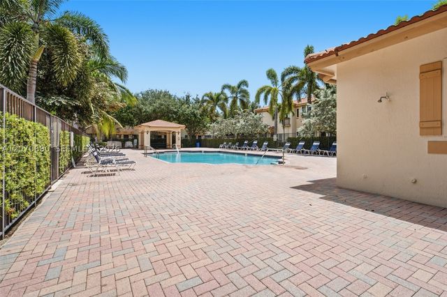 4758 Cypress St, Coconut Creek, FL 33073