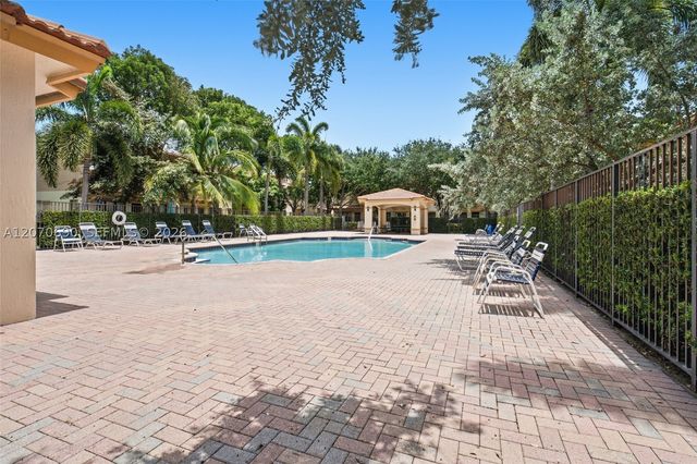 4758 Cypress St, Coconut Creek, FL 33073