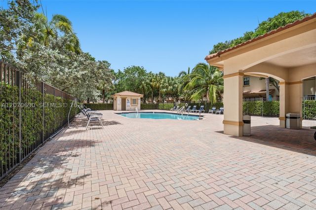 4758 Cypress St, Coconut Creek, FL 33073