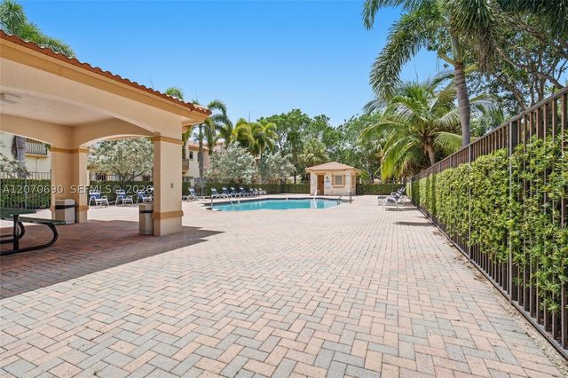 4758 Cypress St, Coconut Creek, FL 33073