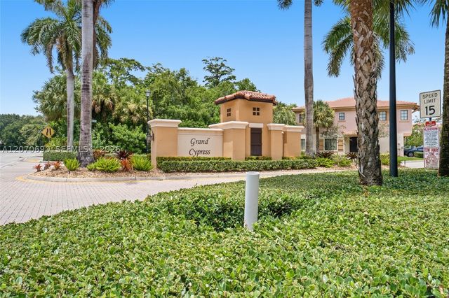 4758 Cypress St, Coconut Creek, FL 33073