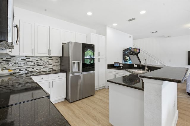 4758 Cypress St, Coconut Creek, FL 33073