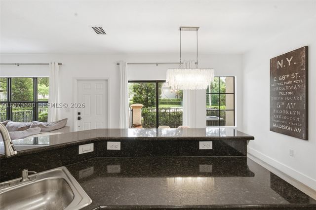 4758 Cypress St, Coconut Creek, FL 33073