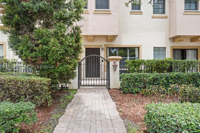 4758 Cypress St, Coconut Creek, FL 33073