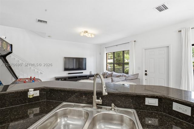 4758 Cypress St, Coconut Creek, FL 33073