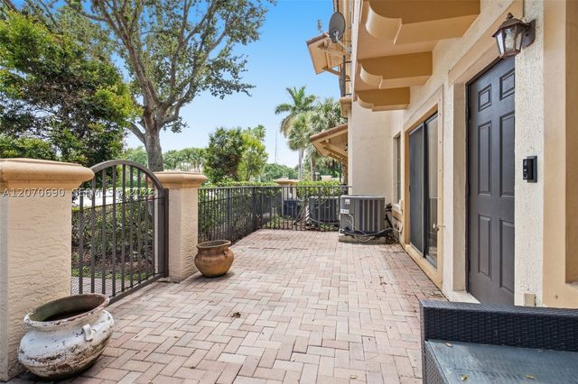 4758 Cypress St, Coconut Creek, FL 33073