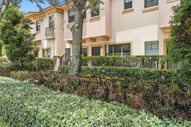 4758 Cypress St, Coconut Creek, FL 33073