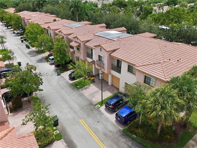 4758 Cypress St, Coconut Creek, FL 33073
