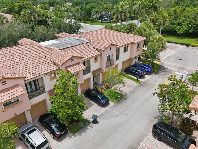 4758 Cypress St, Coconut Creek, FL 33073