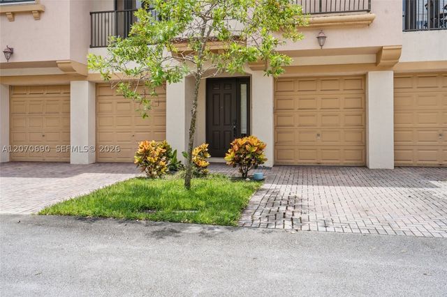 4758 Cypress St, Coconut Creek, FL 33073