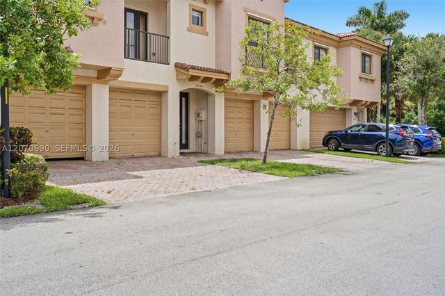 4758 Cypress St, Coconut Creek, FL 33073