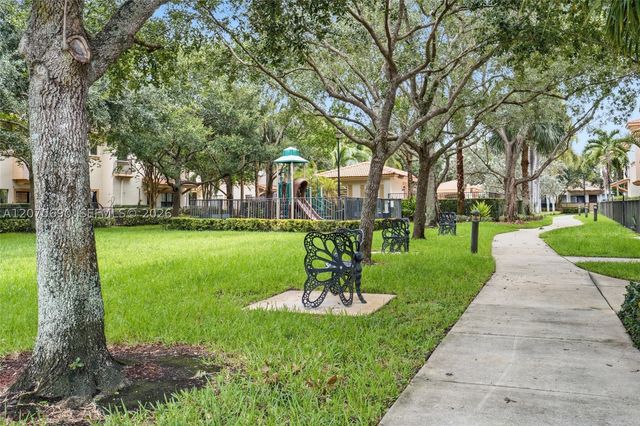 4758 Cypress St, Coconut Creek, FL 33073