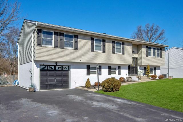 27 Lincoln Drive, Washingtonville, NY 10992
