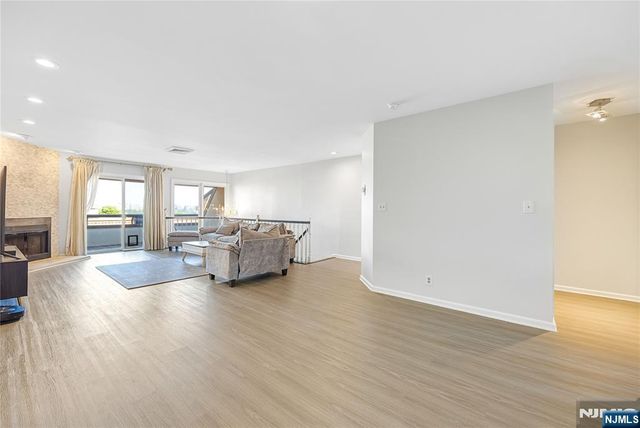 300 Gorge Road 8, Cliffside Park, NJ 07010