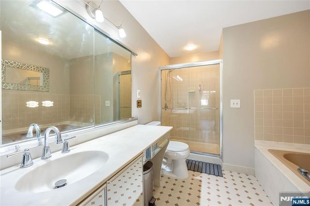300 Gorge Road 8, Cliffside Park, NJ 07010