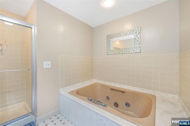 300 Gorge Road 8, Cliffside Park, NJ 07010