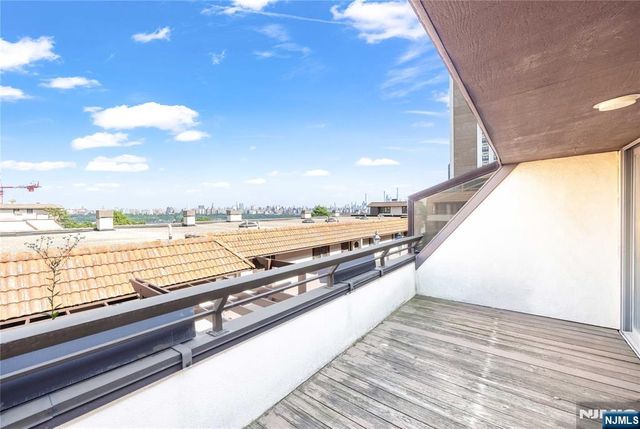 300 Gorge Road 8, Cliffside Park, NJ 07010