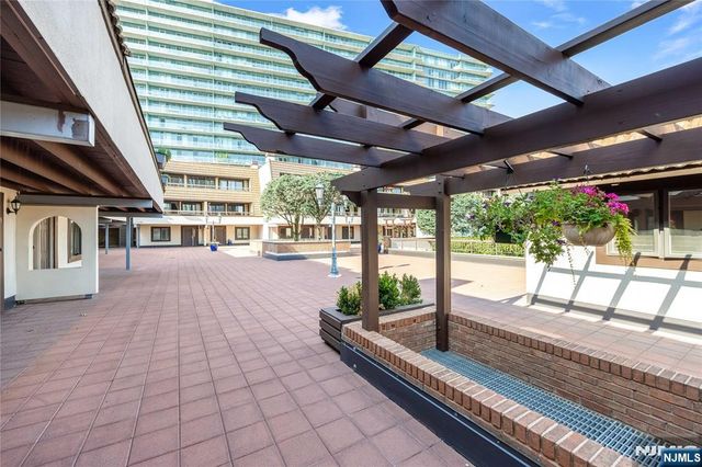 300 Gorge Road 8, Cliffside Park, NJ 07010