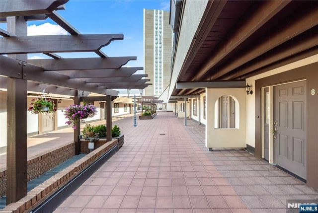300 Gorge Road 8, Cliffside Park, NJ 07010