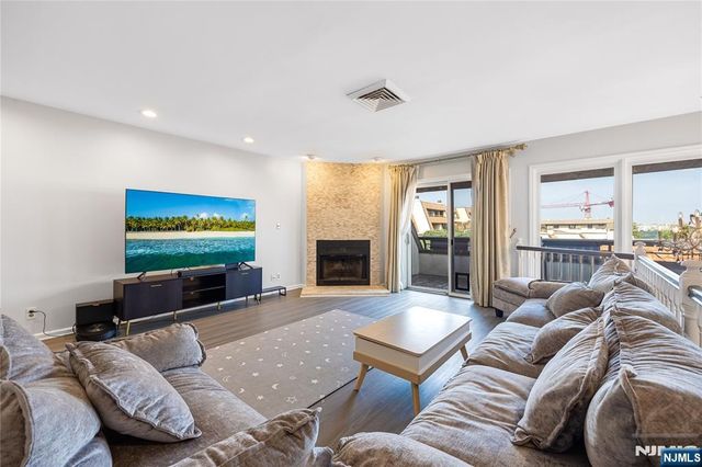 300 Gorge Road 8, Cliffside Park, NJ 07010