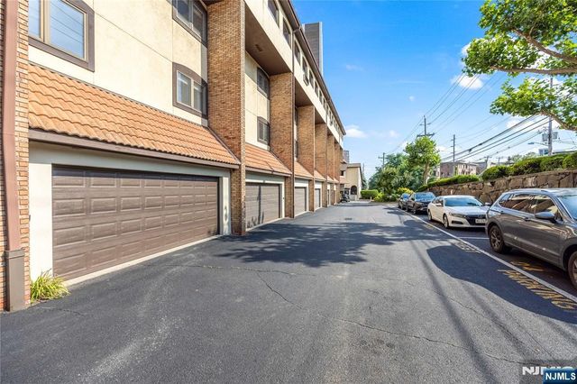 300 Gorge Road 8, Cliffside Park, NJ 07010