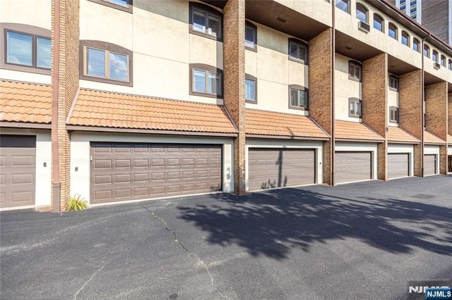 300 Gorge Road 8, Cliffside Park, NJ 07010