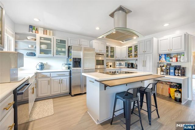 300 Gorge Road 8, Cliffside Park, NJ 07010
