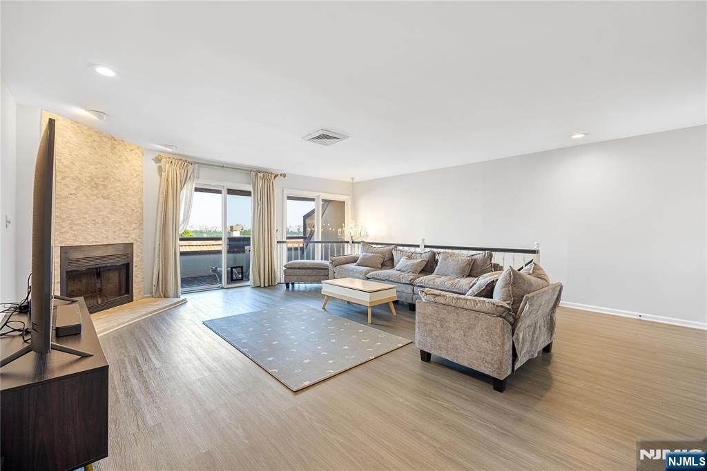 300 Gorge Road 8, Cliffside Park, NJ 07010