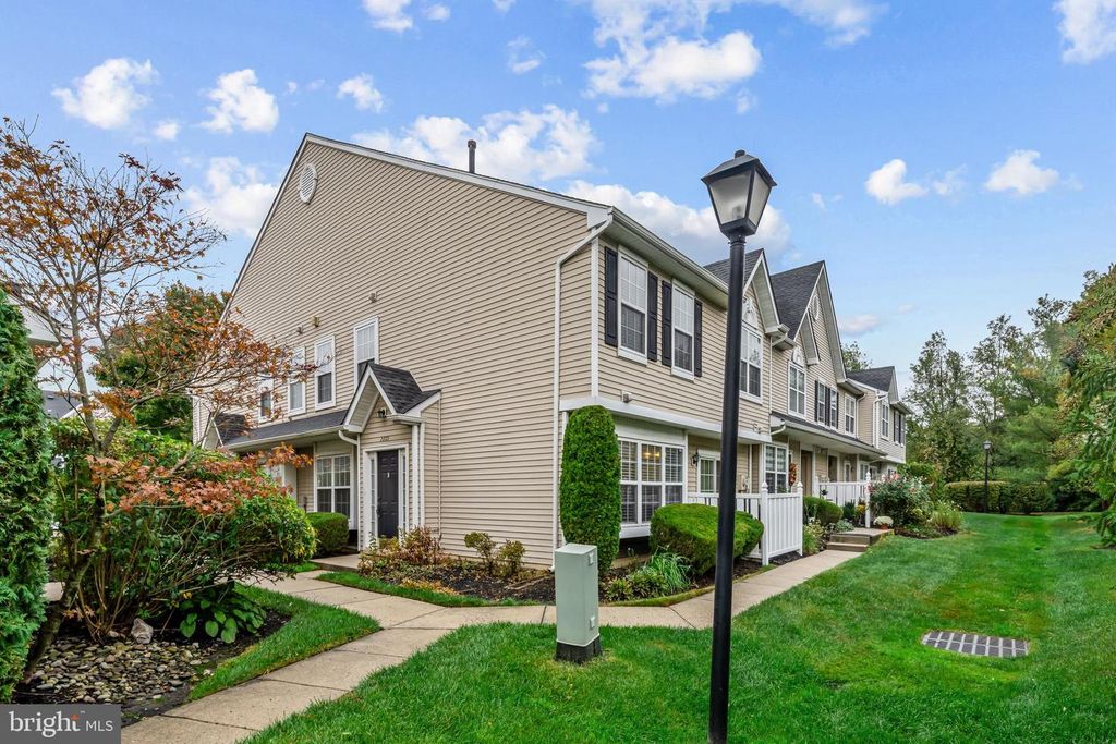 2605 SAXONY DR, Mount Laurel, NJ 08054