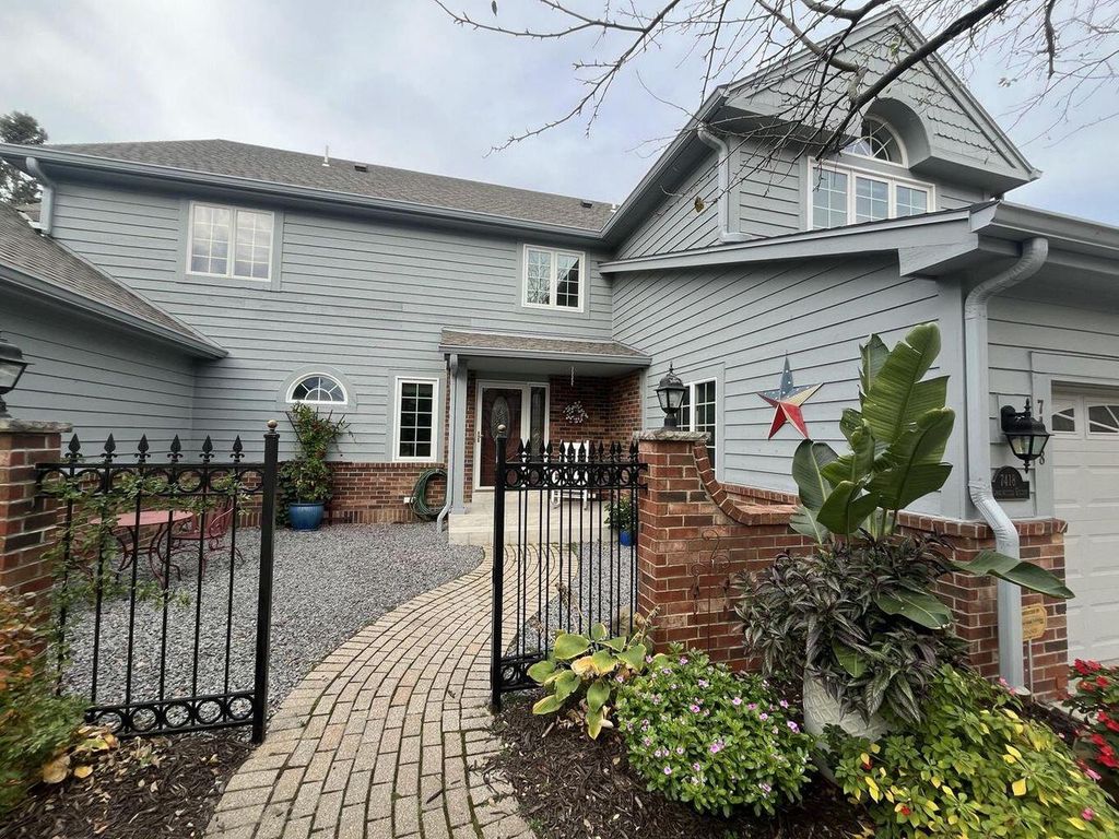 7418 W Morningside COURT, Franklin, WI 53132