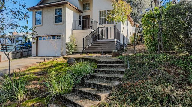 238 Highland Dr, Sutter Creek, CA 95685