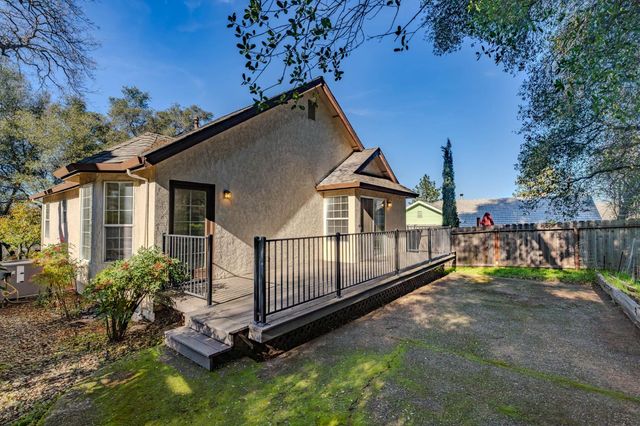 238 Highland Dr, Sutter Creek, CA 95685