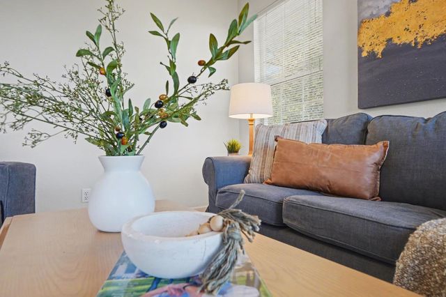 238 Highland Dr, Sutter Creek, CA 95685