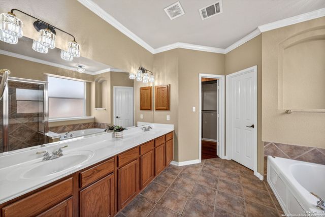 1018 Peg Oak, San Antonio, TX 78258