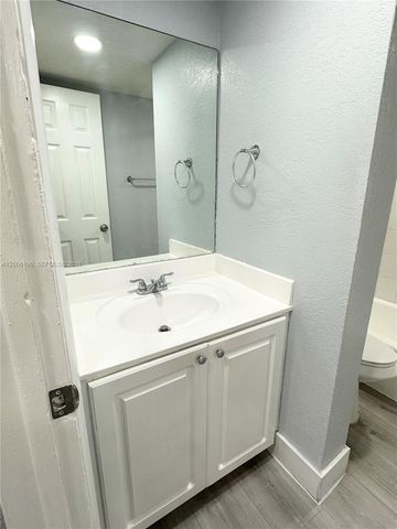 9405 SW 76th St Y32, Miami, FL 33173