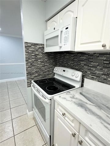 9405 SW 76th St Y32, Miami, FL 33173