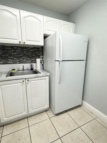 9405 SW 76th St Y32, Miami, FL 33173