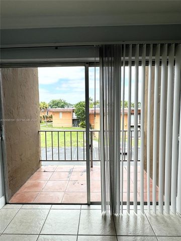 9405 SW 76th St Y32, Miami, FL 33173