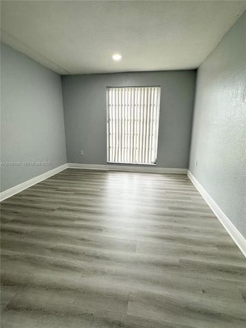 9405 SW 76th St Y32, Miami, FL 33173