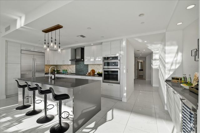 100 1ST AVENUE N 501, St Petersburg, FL 33701