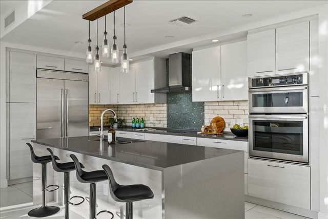 100 1ST AVENUE N 501, St Petersburg, FL 33701