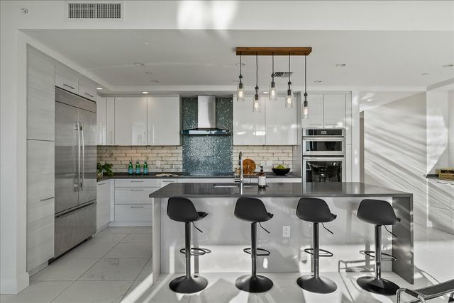 100 1ST AVENUE N 501, St Petersburg, FL 33701