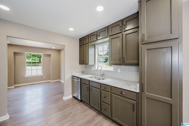 2416 COVE CIRCLE NE, Center Point, AL 35215